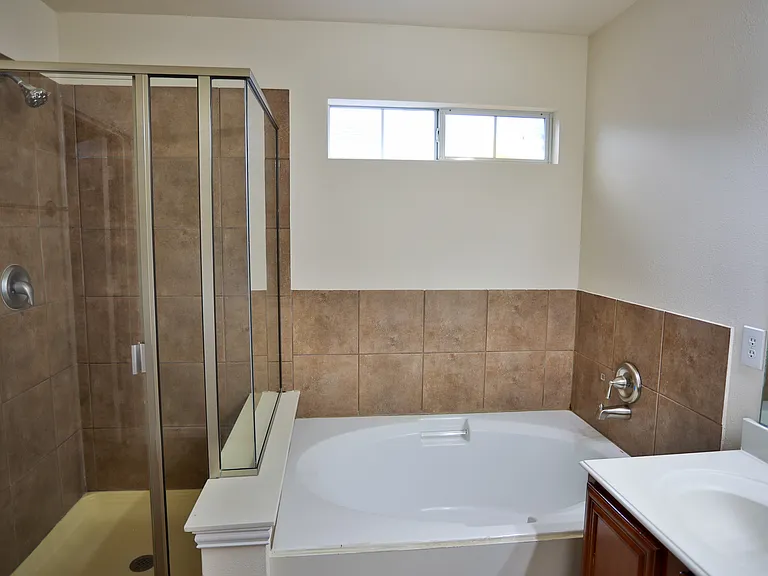 4611 Penelope Ln — Photo 2