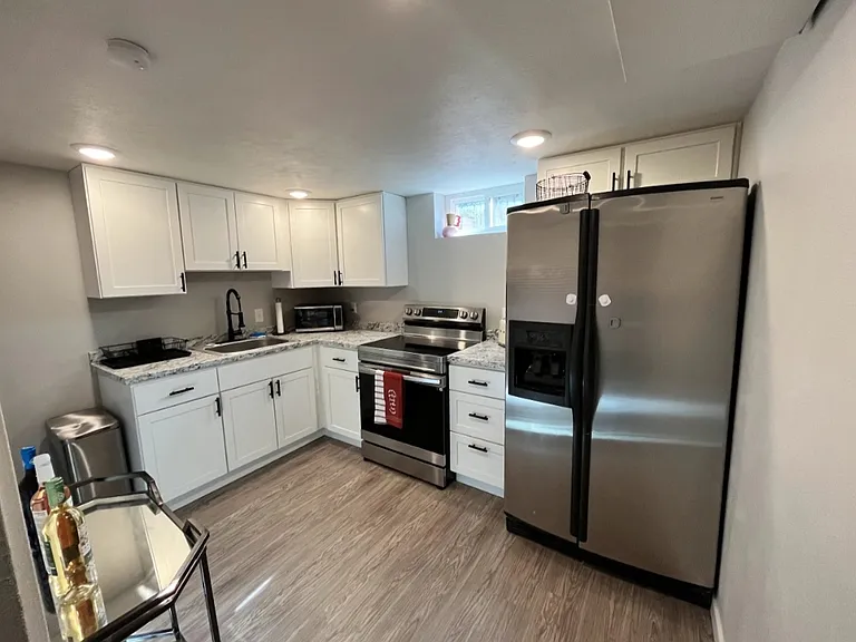 401 Leo Ln #B — Photo 4
