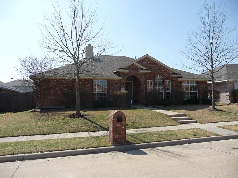 5601 Tulip Dr — Photo 1