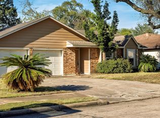 408 Travis St, Webster, TX 77598