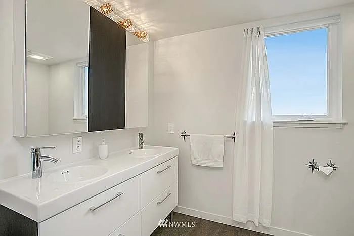 2137 NE 81st Pl — Photo 15