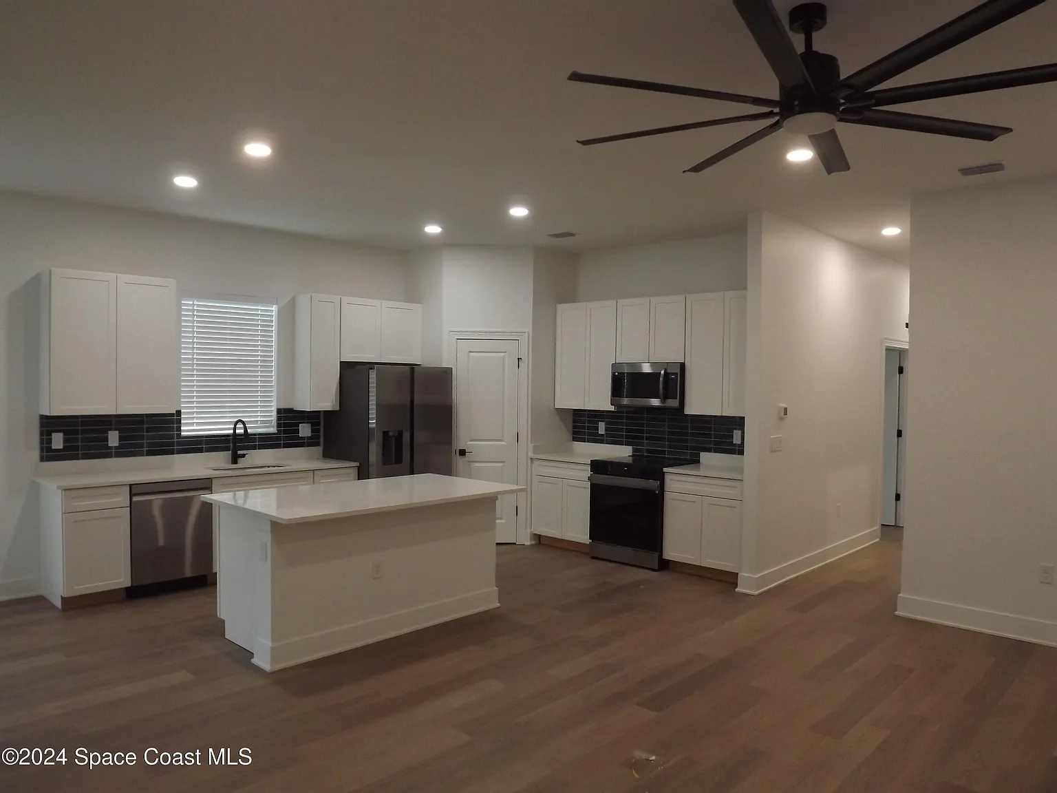 3 bed, 2.0 bath, 1597 sqft, $2,300 — Photo 3