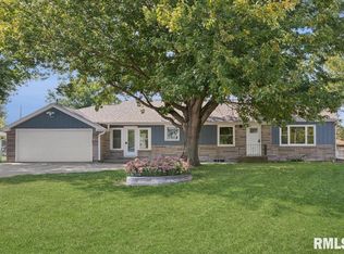 3852 N 3rd St, Clinton, IA 52732