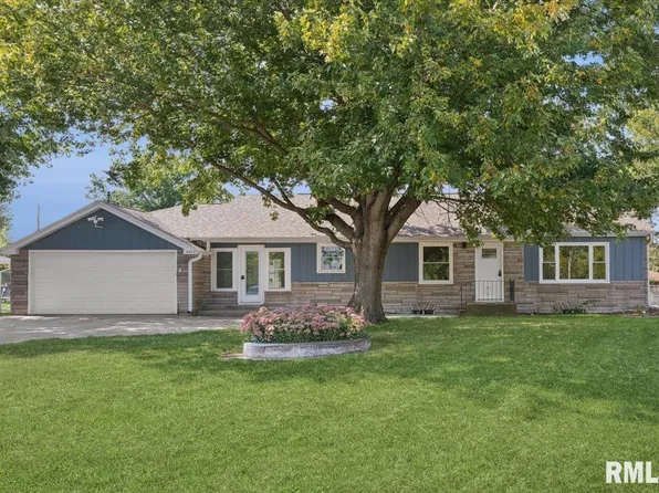 3852 N 3rd St, Clinton, IA 52732