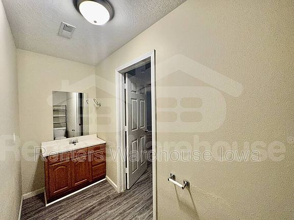 4th image of 300 W North St Unit A