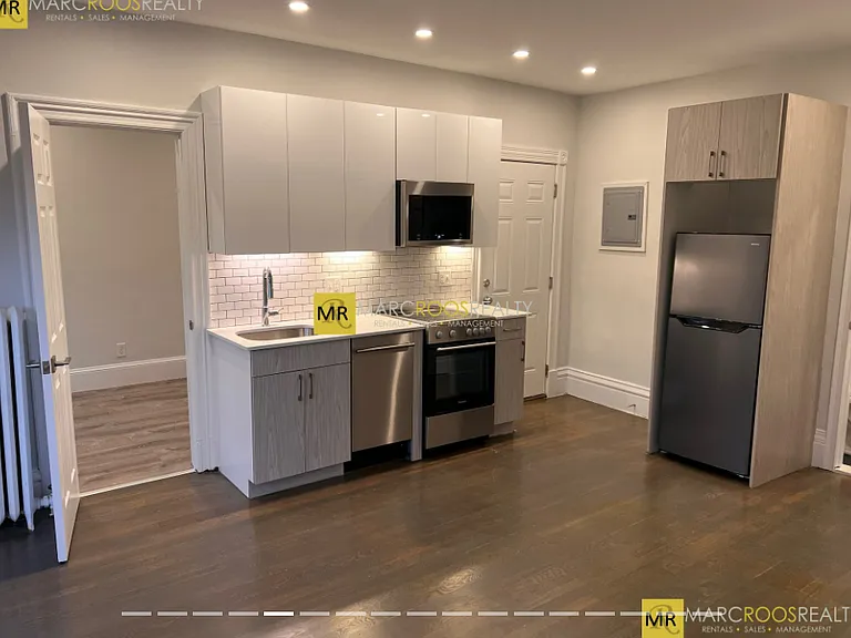 225 Newbury St #3R — Photo 2