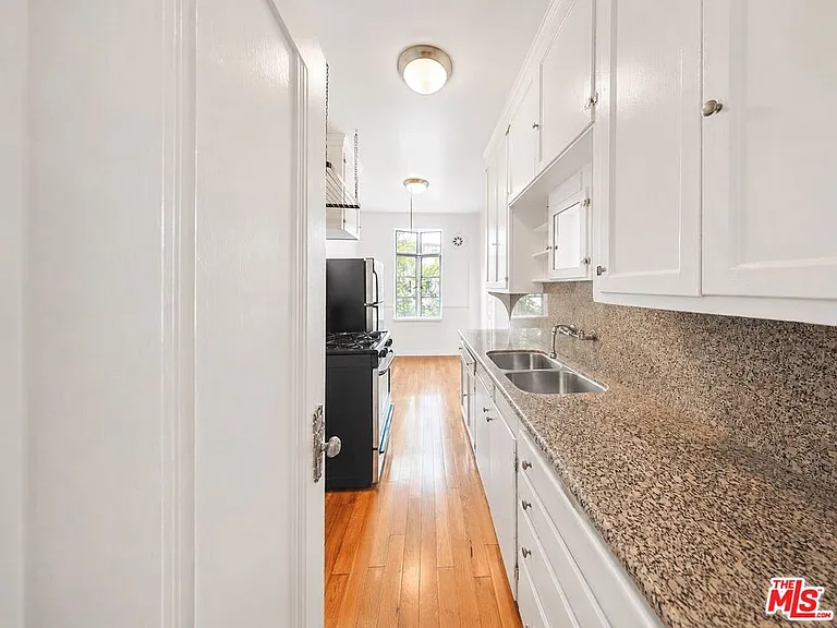 1314 N Hayworth Ave #303 — Photo 13