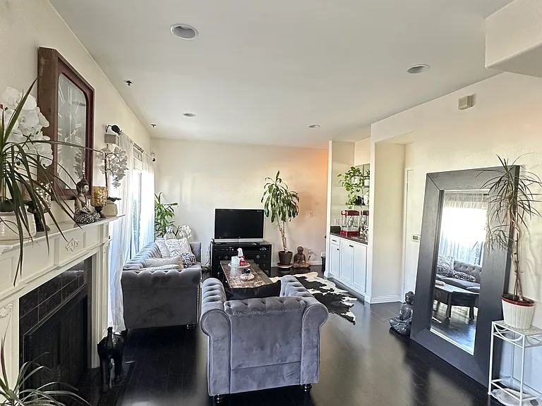 1422 Hi Point St #104 — Photo 3
