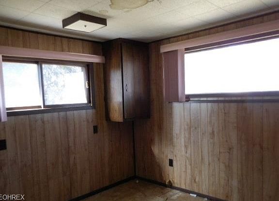 5th image of 340 Waverly St