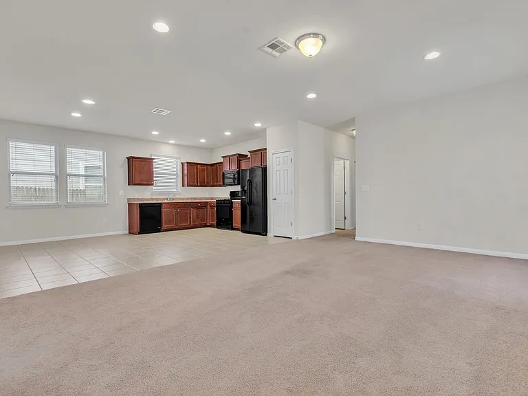 535 Twisted Oaks Ln — Photo 2