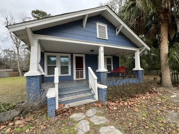 204 W 3rd St, Woodbine, GA 31569