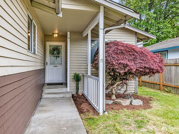 2nd image of 3125 59th Avenue NE