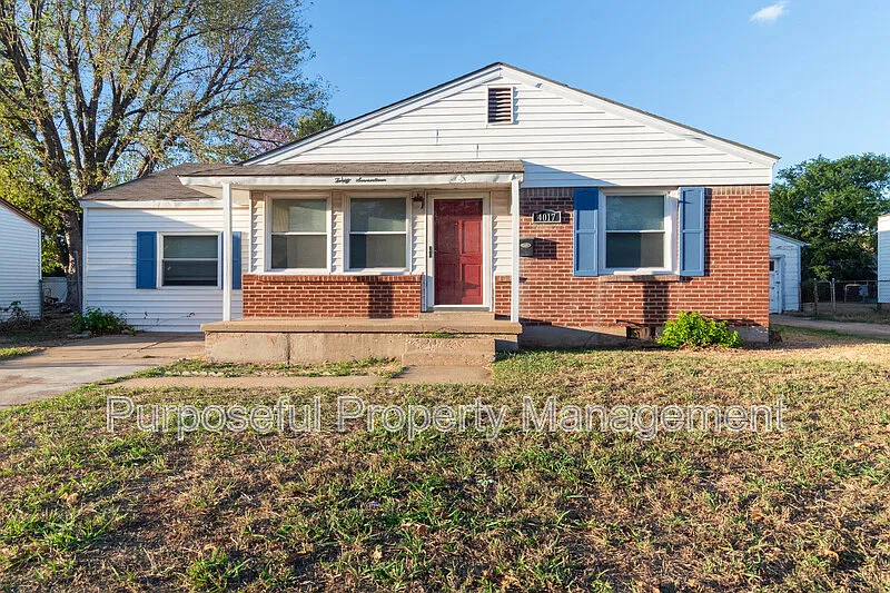 3 bed, 1.0 bath, 1098 sqft, $1,250 — Photo 2