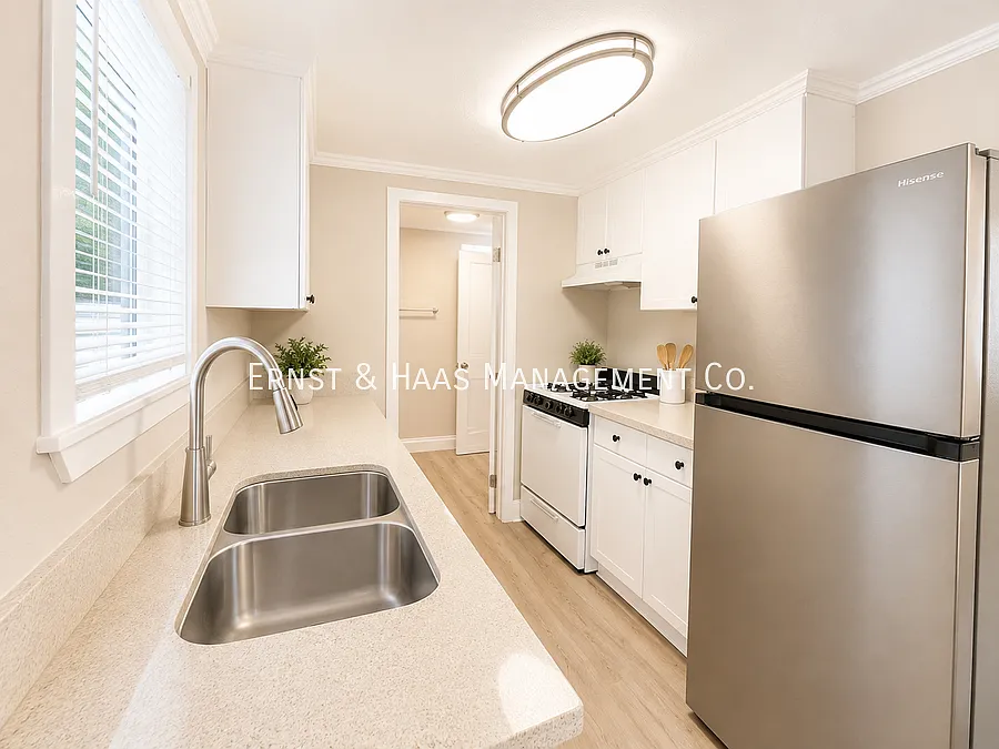 Charming 1-Bedroom Apartment Just Blocks from the Beach! — Photo 2