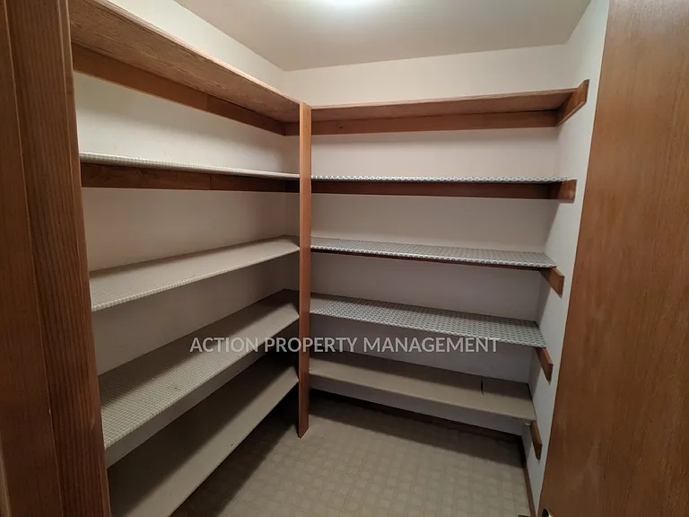 882 N Oxford Way — Photo 16