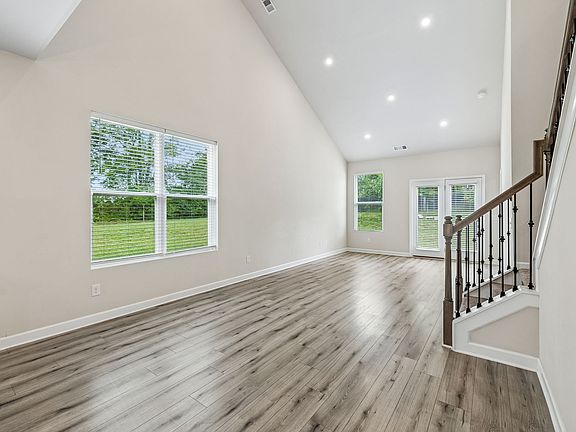 4th image of 574 Becks Pl
