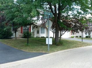 512 Lauren Ln, Island Lake, IL 60042