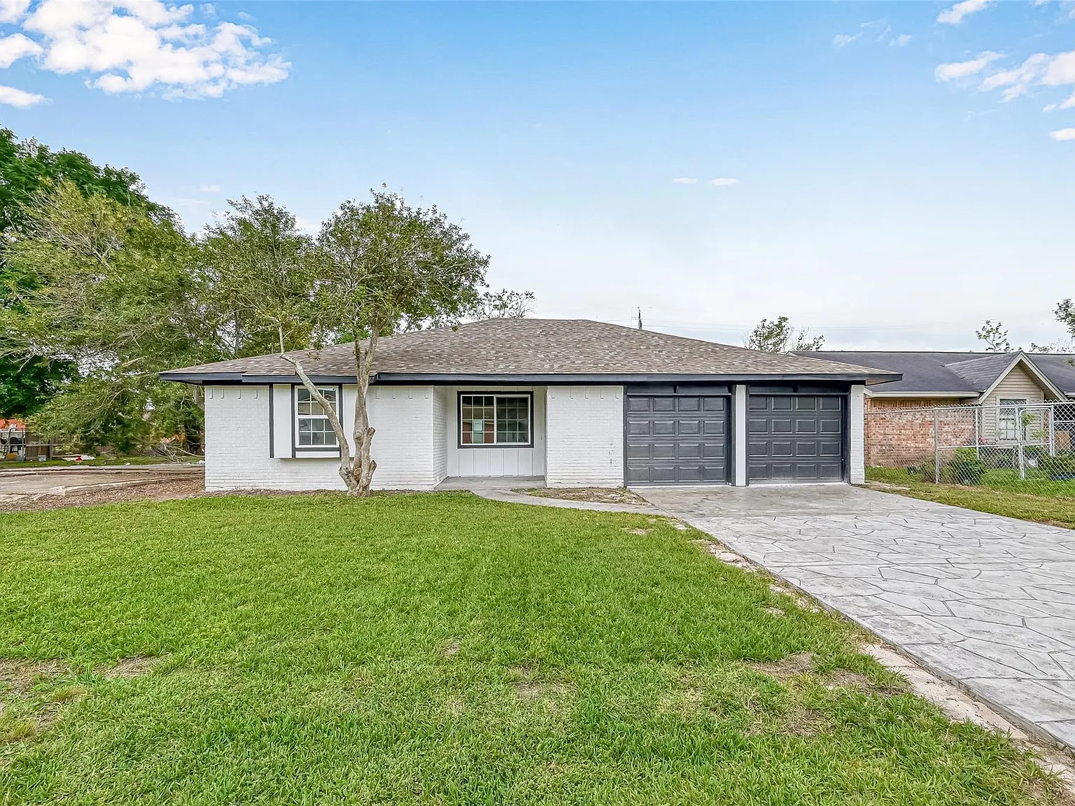 3 bed, 2.0 bath, 1328 sqft, $1,900 — Photo 4