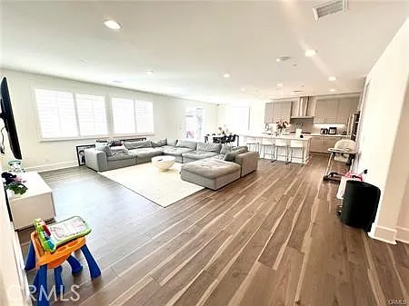 4 bed, 2615 sqft, $3,500 — Photo 3