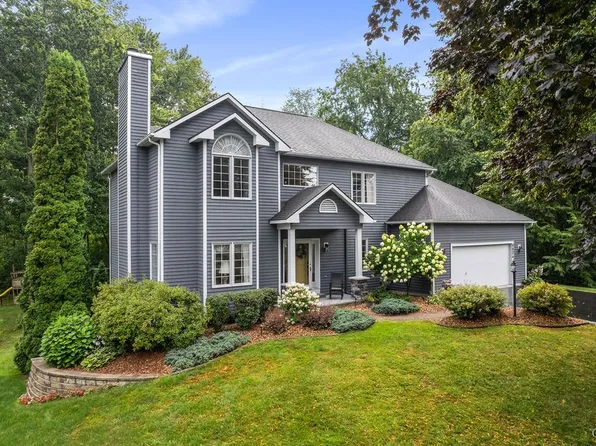 8824 Madeleine Dr, Baldwinsville, NY 13027