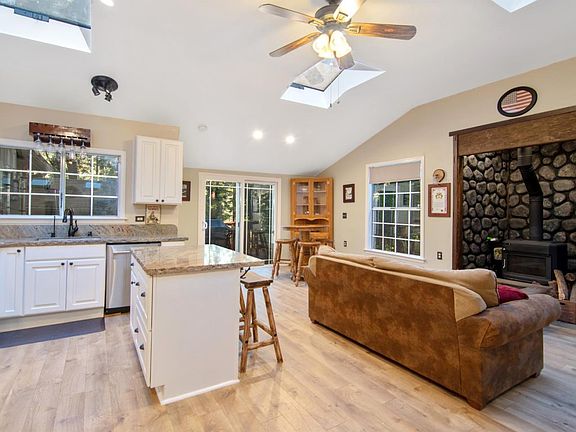 3rd image of 1156 Lakeside Dr
