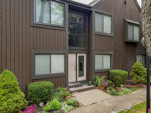 2nd image of 132 Stirling Ct #60