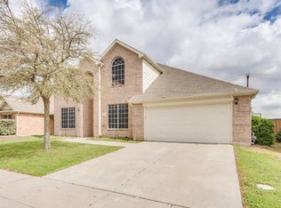 3041 Hollow Valley Dr, Fort Worth, TX 76244