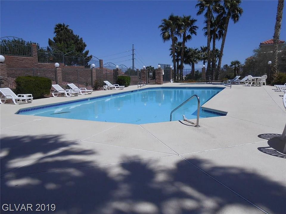 2nd image of 110 Topsail Dr #0