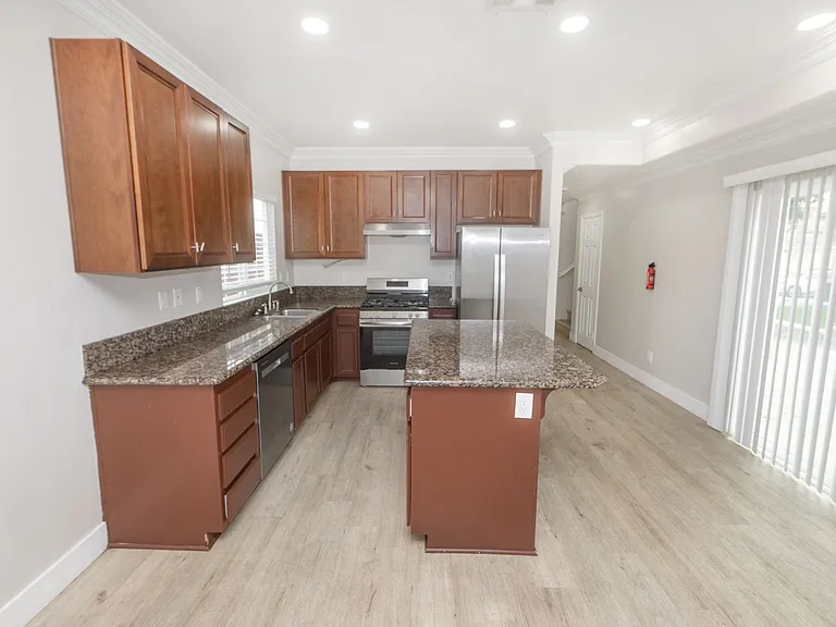 511 Stork St — Photo 31