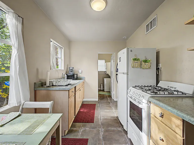 335 W Georgia Ave — Photo 11
