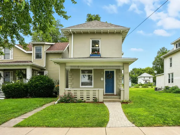 221 W 4th St, West Liberty, IA 52776