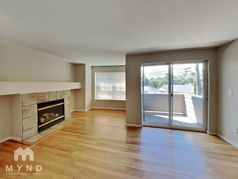 323 NW 103rd St — Photo 2
