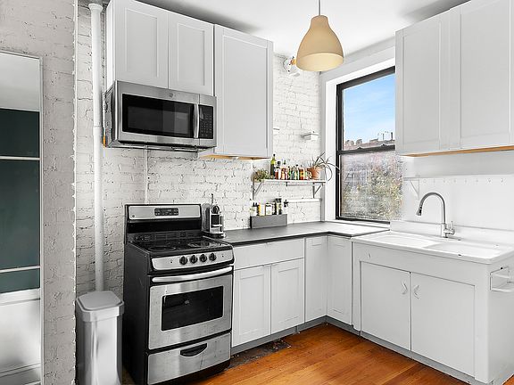 5th image of 348 E 9th St APT 12
