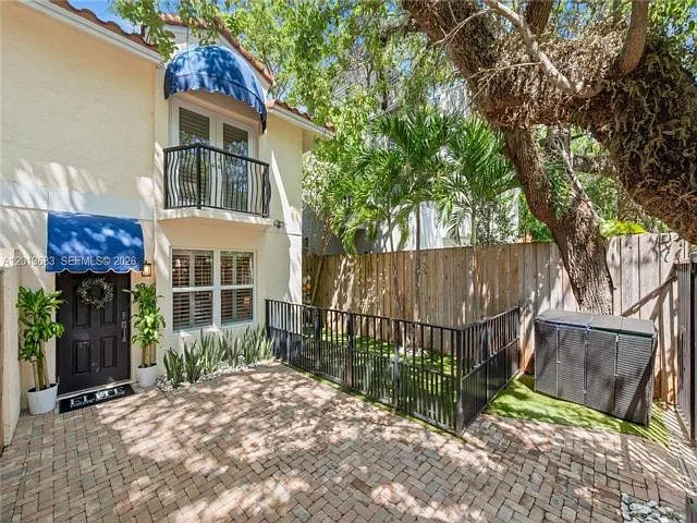 3274 Gifford Ln — Photo 2