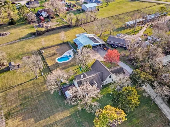 2320 Terrace Dr, Baytown, TX 77521