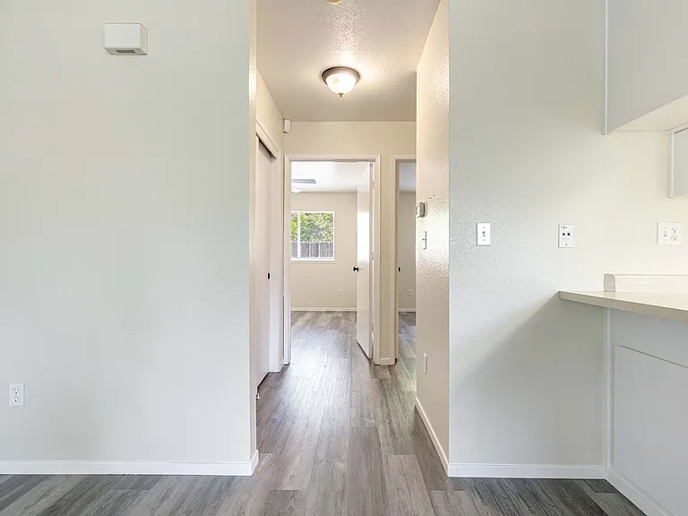 1229 W Roseburg Ave — Photo 7