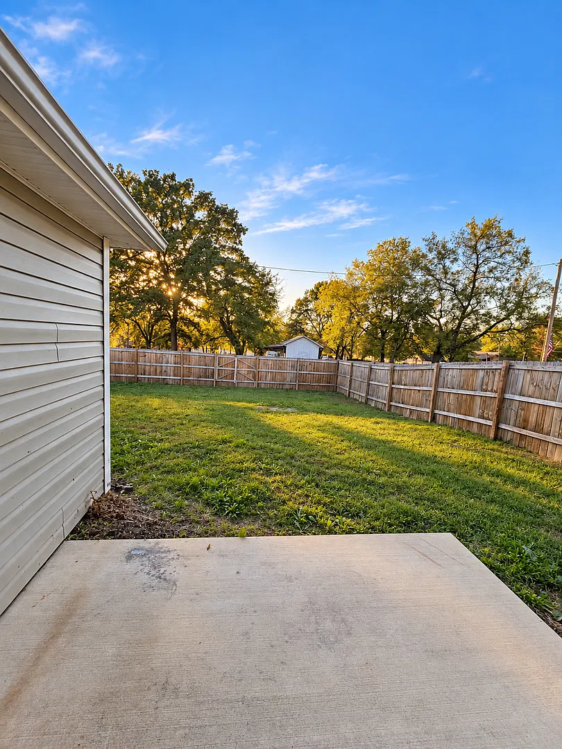 Charming 3 bedroom / 2 bathroom home in Oronogo Mo!! Fenced in Yard!! - Spacious and Move in Ready!! — Photo 2