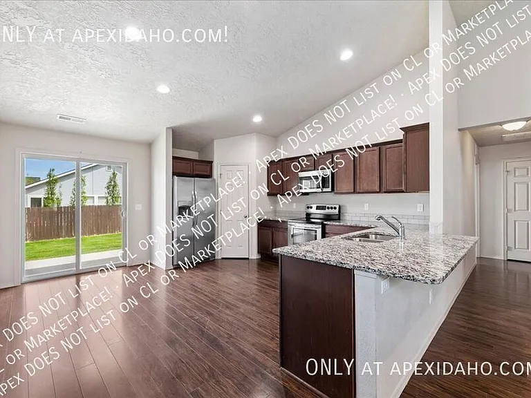 3480 S Avondale Ave — Photo 11