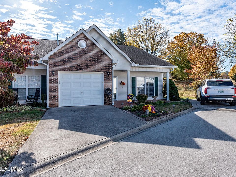 1st image of 400 Willington Pl