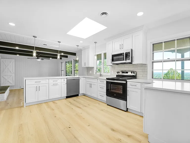 306 Warrenville Rd — Photo 9