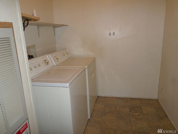 5th image of 850 Howard St Trailer 34