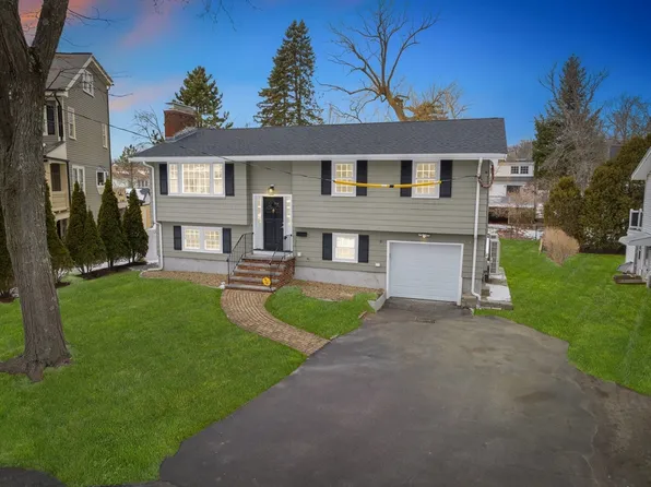28 Teresa Cir, Arlington, MA 02474