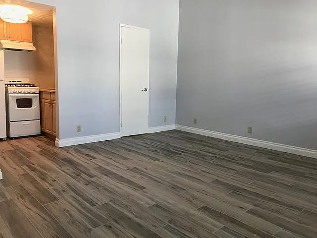 Smoke Tree Studio Apartments — Photo 1