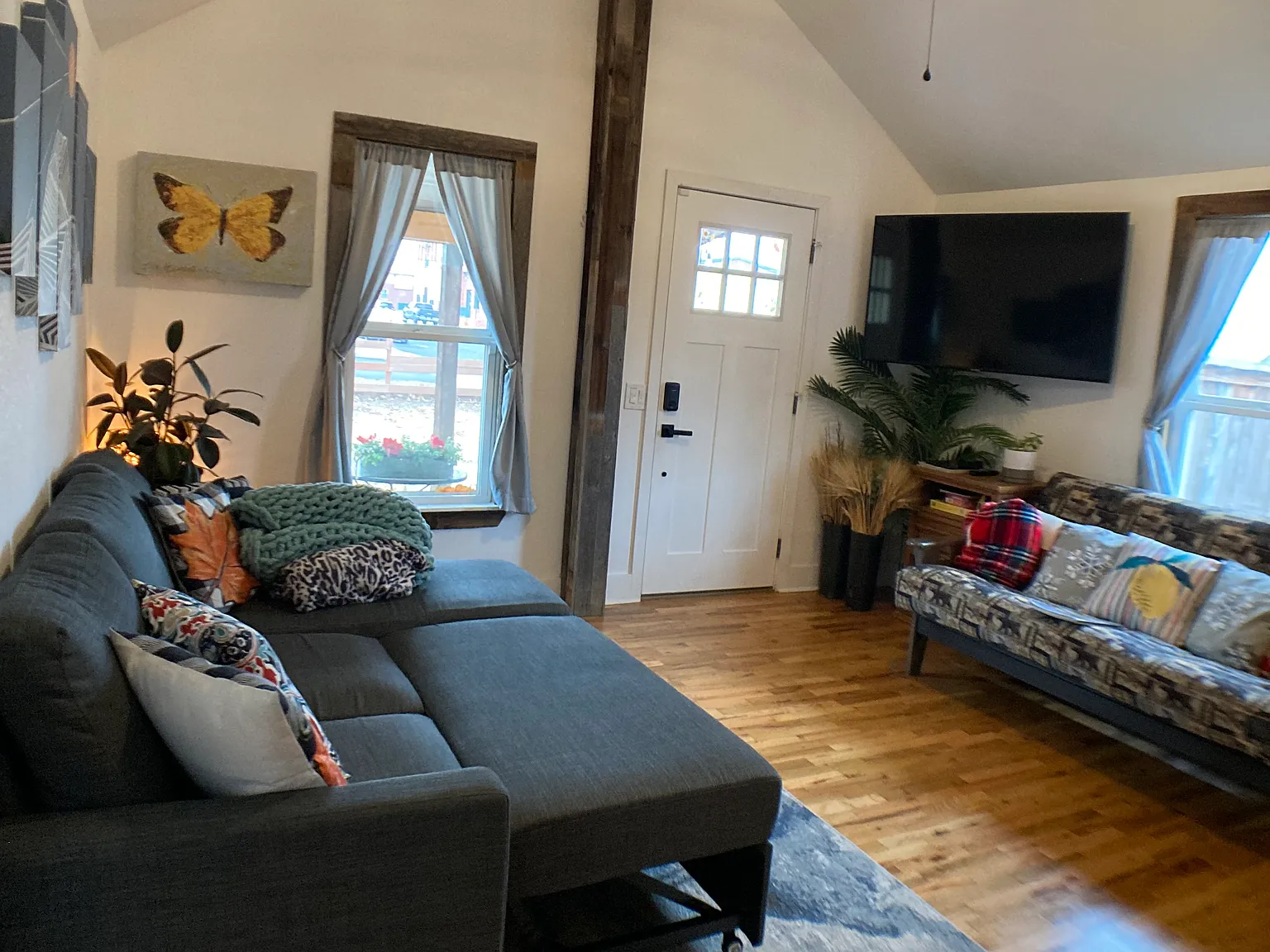 3 bed, 1050 sqft, $2,490 — Photo 4