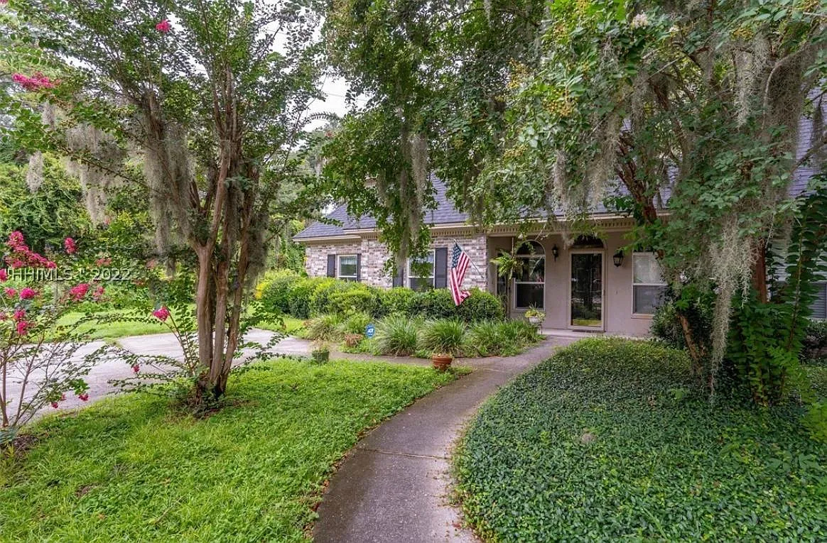 3 bed, 1227 sqft, $1,980 — Photo 1