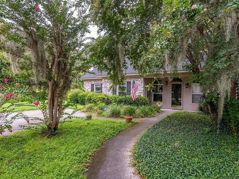 438 Joshua Ct — Photo 1