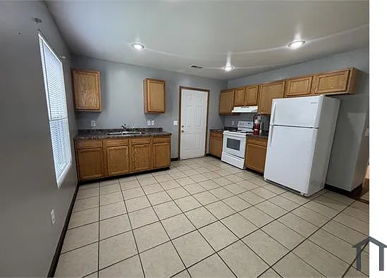 4 bed, $1,100 — Photo 2