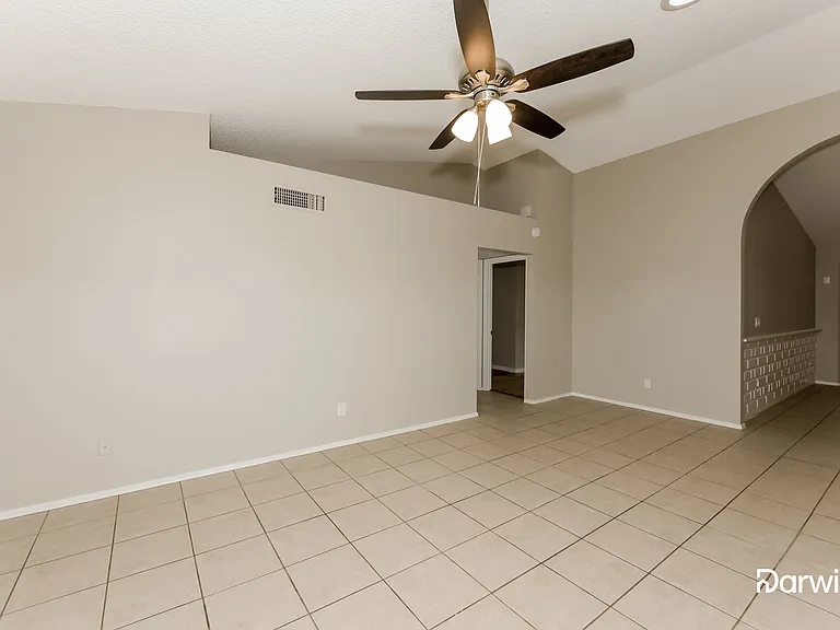 5923 W Garden Dr — Photo 4