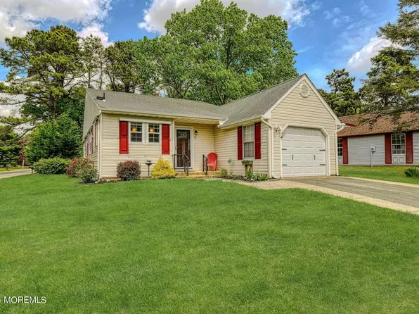 35 Auburn St #54B, Manchester Township, NJ 08759