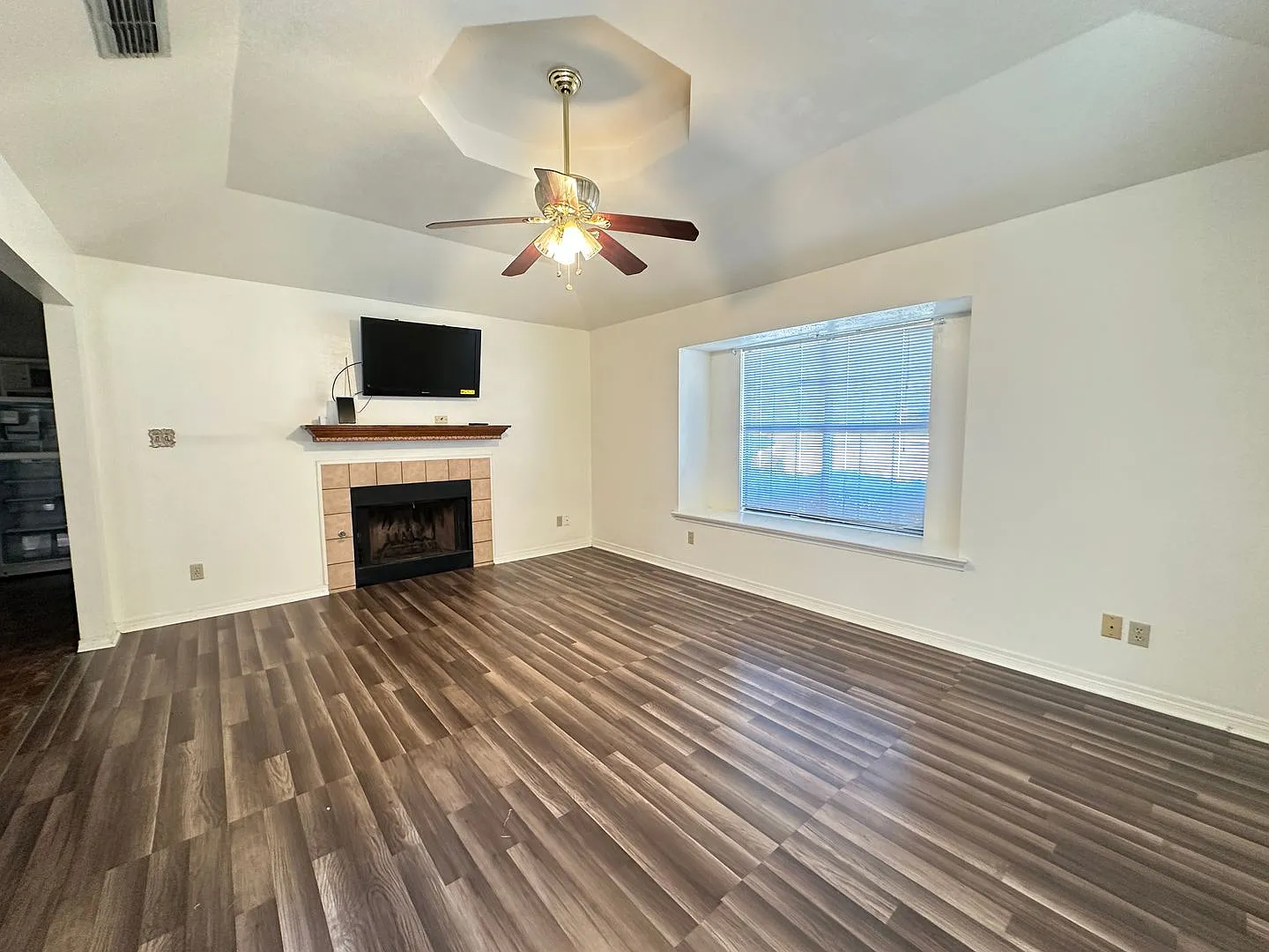 Southern Hills-Big Corner Lot-Nice Brick Home — Photo 2